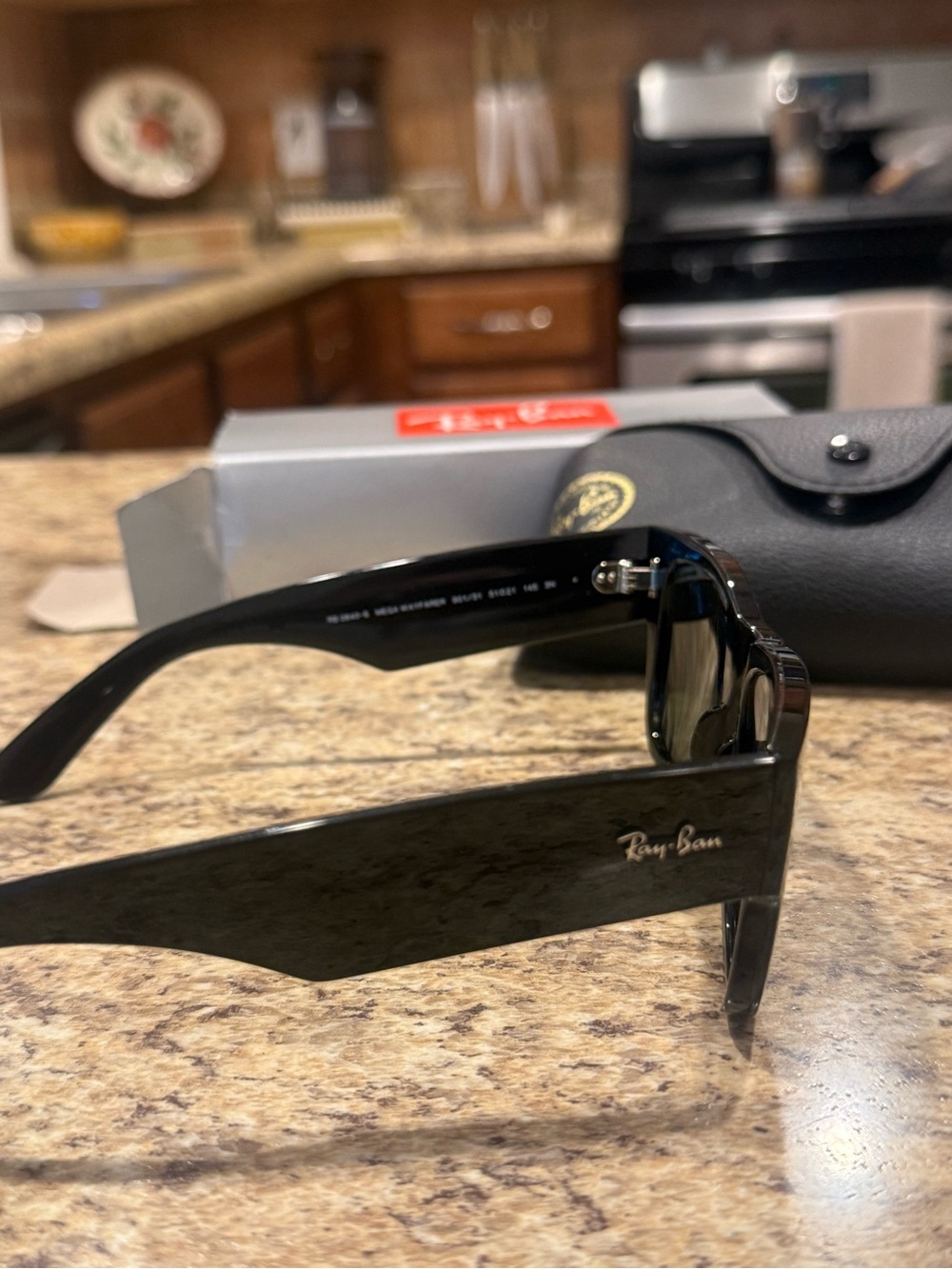 Ray-Ban Mega Wayfarer Black Frame 51-21 145 - Picture 3 of 5